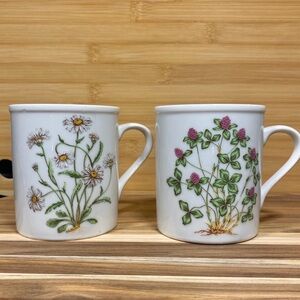 Set of 2 1970’s vintage floral coffee cups